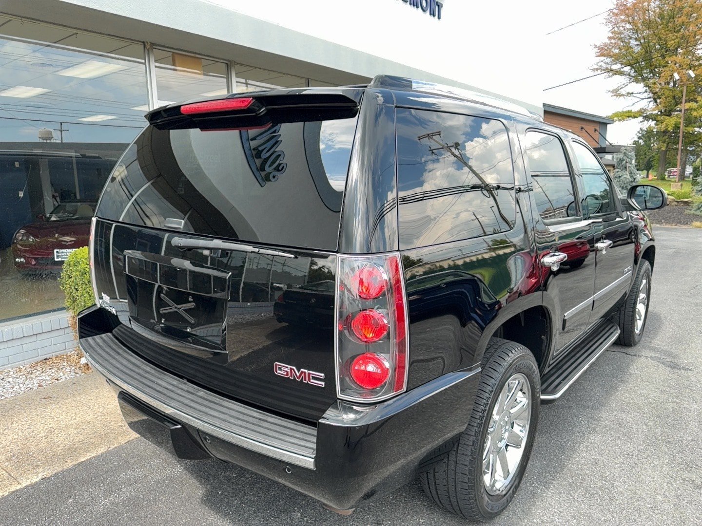 Used 2013 GMC Yukon Denali AWD/4WD image 3