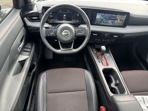 Used 2025 Nissan Kicks SR image 7