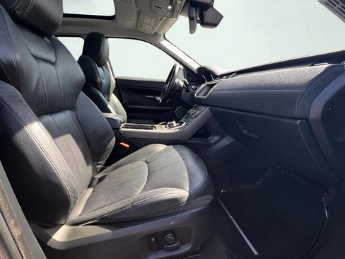 Used 2019 Land Rover Range Rover Evoque SE AWD/4WD image 27