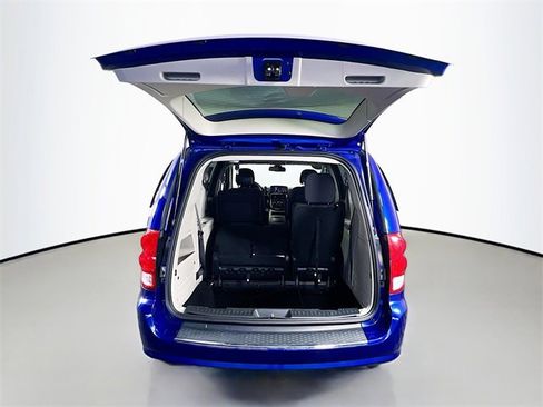 Used 2019 Dodge Grand Caravan SE w/ UConnect Hands-Free Group image 28