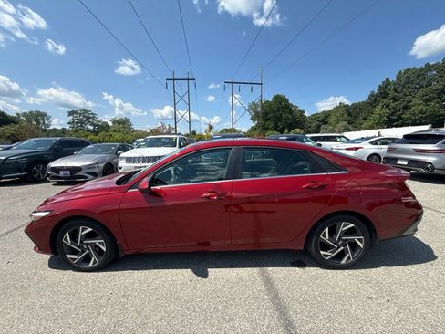 Used 2025 Hyundai Elantra SEL FWD image 8