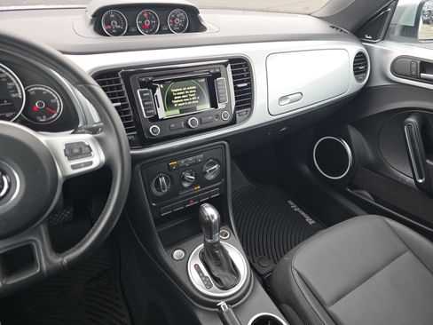 Used 2014 Volkswagen Beetle TDI image 18
