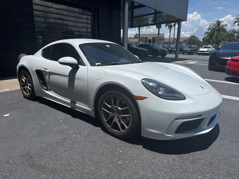 Used 2018 Porsche 718 Cayman RWD image 4