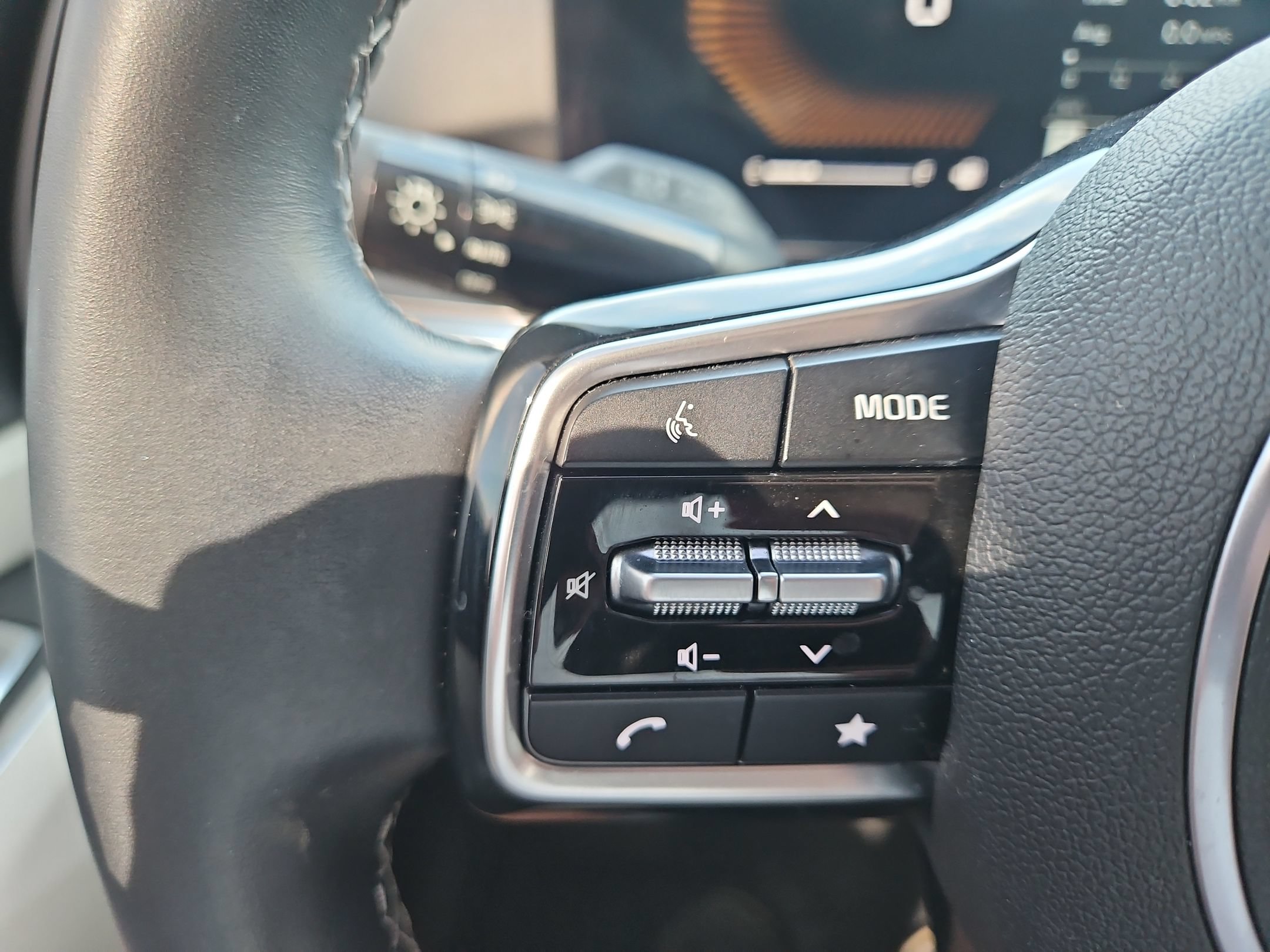 Used 2025 Kia Sorento S FWD image 27
