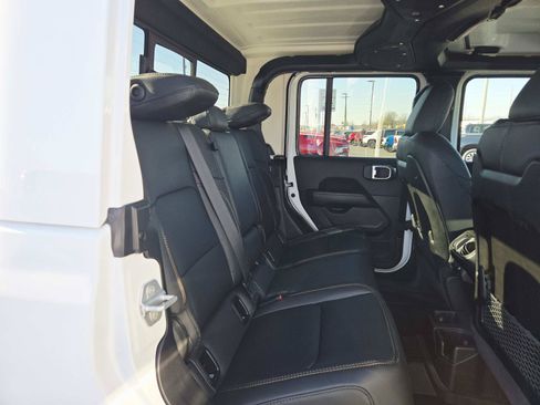 New 2026 Jeep Gladiator Sport AWD/4WD image 16