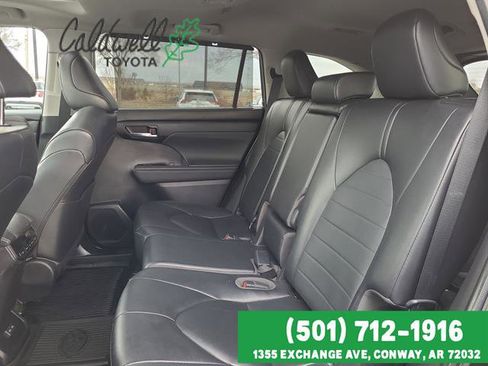 Used 2023 Toyota Highlander XLE image 13