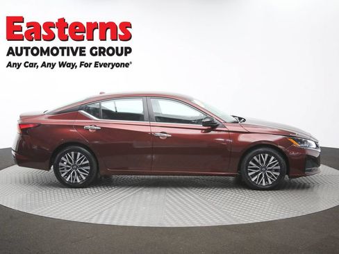 Used 2024 Nissan Altima 2.5 SV FWD image 35