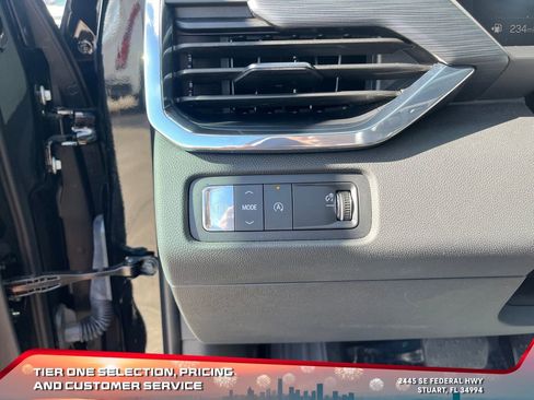 Used 2025 GMC Acadia Elevation image 24