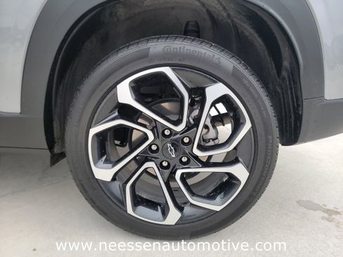 Used 2025 Chevrolet Trax RS image 30