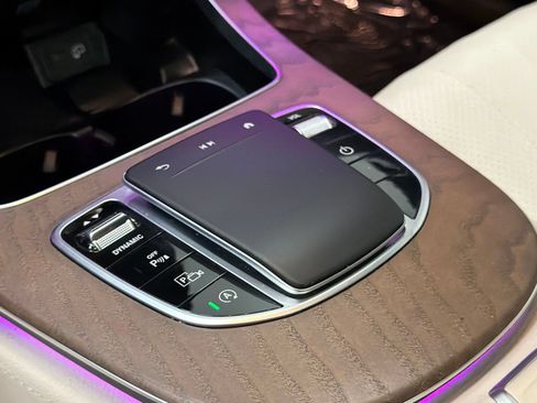 Used 2023 Mercedes-Benz E 350 4MATIC Sedan image 32