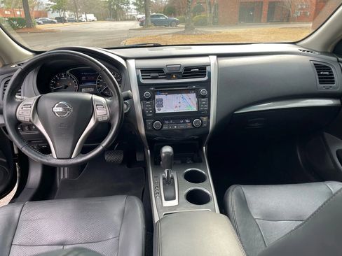 Used 2013 Nissan Altima 2.5 SL w/ Technology Pkg image 16