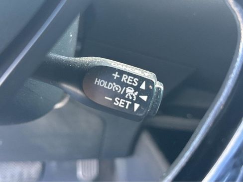 Used 2021 Toyota C-HR XLE image 29