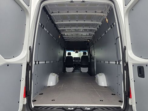 Used 2025 Mercedes-Benz Sprinter 2500 image 17