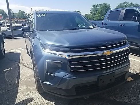 Certified 2025 Chevrolet Traverse LT w/ Driver Confidence Package AWD/4WD image 4