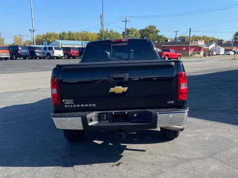 Used 2010 Chevrolet Silverado 1500 LTZ w/ Convenience Package AWD/4WD image 6
