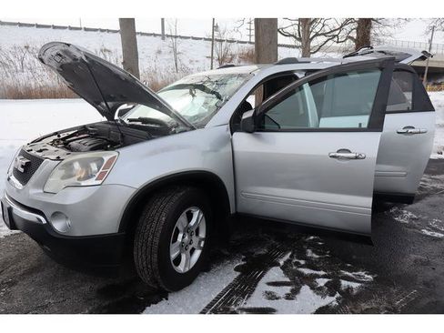 Used 2011 GMC Acadia SLE image 20
