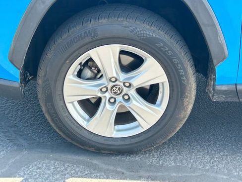 Used 2021 Toyota RAV4 XLE AWD/4WD image 12