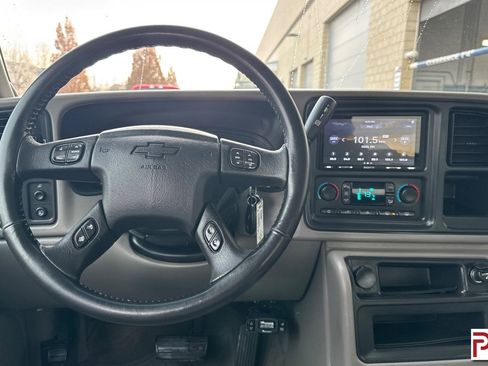 Used 2005 Chevrolet Silverado 2500 LT w/ Heavy-Duty Power Package image 16