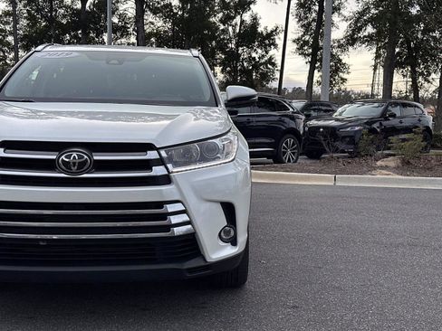 Used 2019 Toyota Highlander Limited image 10