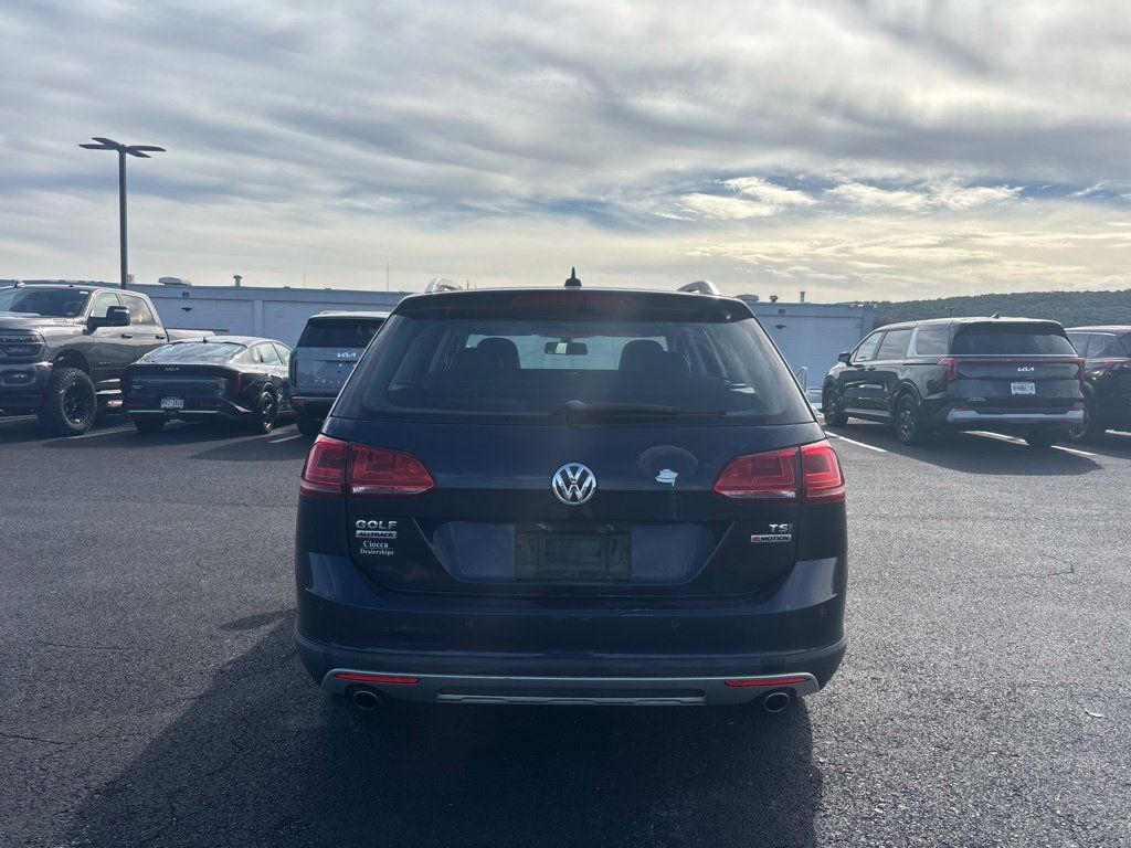 Used 2017 Volkswagen Golf Alltrack AWD/4WD image 4