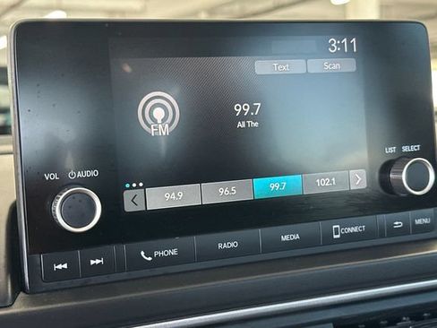 Used 2025 Honda Pilot Sport image 22