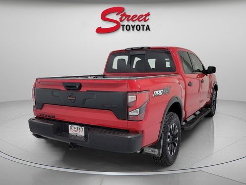 Used 2021 Nissan Titan PRO-4X w/ Pro-4x Convenience Package AWD/4WD image 4