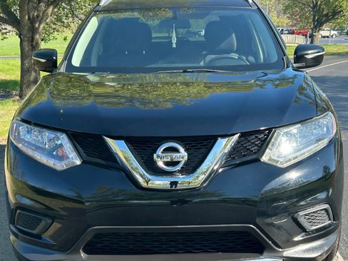 Used 2015 Nissan Rogue SV image 2