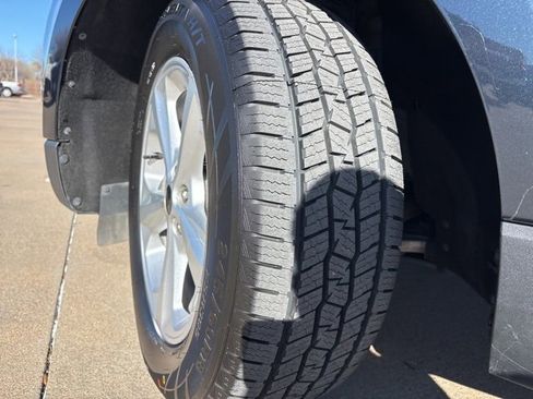 Used 2023 Ford Edge SE image 18