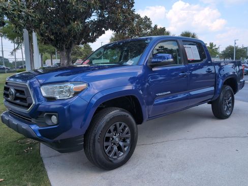 Certified 2023 Toyota Tacoma SR5 w/ Technology Package AWD/4WD image 5