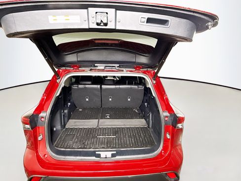 Certified 2022 Toyota Highlander XLE image 25