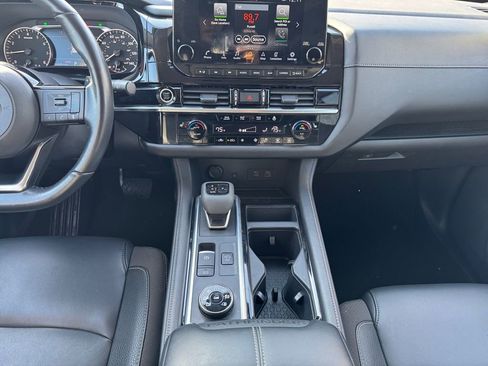 Used 2023 Nissan Pathfinder SL image 12