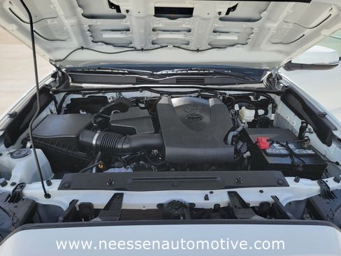 Used 2023 Toyota Tacoma TRD Sport w/ Technology Package image 32