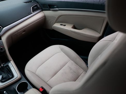 Used 2017 Hyundai Elantra SE w/ SE A/T Tech Package 03 image 22