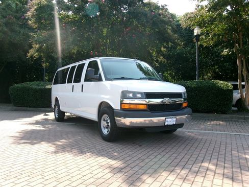Used 2015 Chevrolet Express 3500 LT w/ LT Preferred Equipment Group RWD image 3