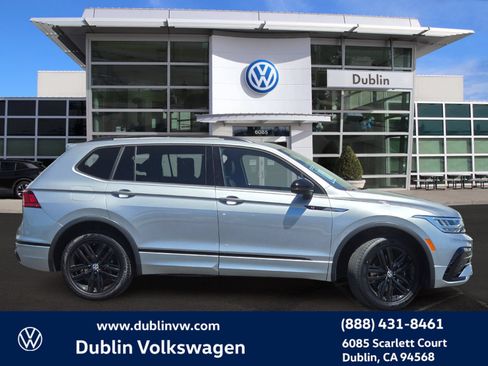 Used 2022 Volkswagen Tiguan SE R-Line AWD/4WD image 3