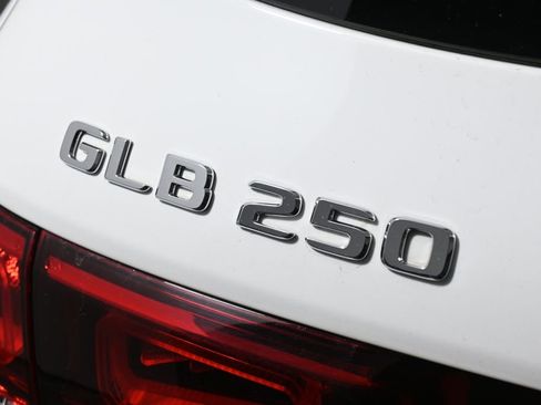Certified 2022 Mercedes-Benz GLB 250 4MATIC image 37