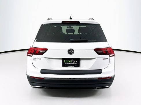 Used 2021 Volkswagen Tiguan SE w/ Panoramic Sunroof Package image 7