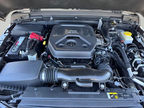 Used 2020 Jeep Wrangler Unlimited Sahara AWD/4WD image 9