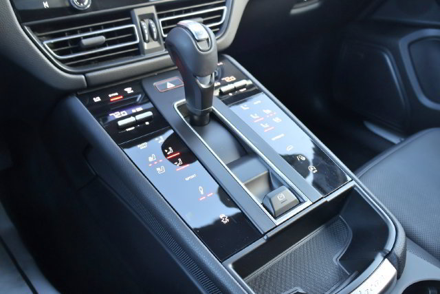 Used 2024 Porsche Macan S AWD/4WD image 28