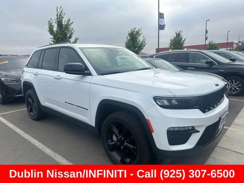 Used 2023 Jeep Grand Cherokee Limited w/ Black Appearance Package AWD/4WD image 1