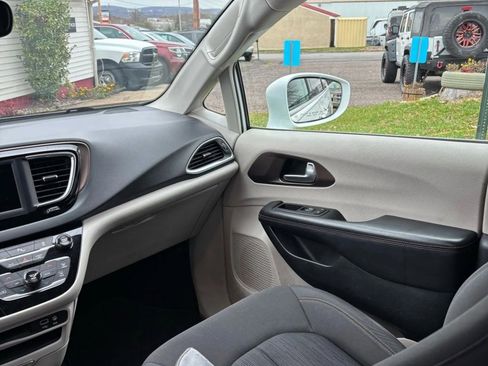 Used 2018 Chrysler Pacifica Touring Plus w/ Tire & Wheel Group image 35