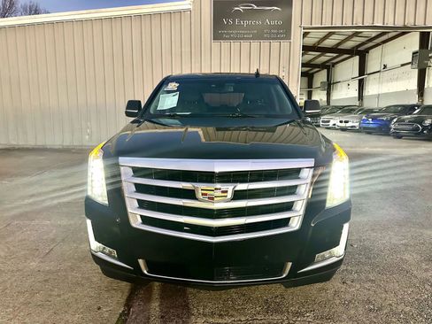 Used 2016 Cadillac Escalade ESV Luxury image 2