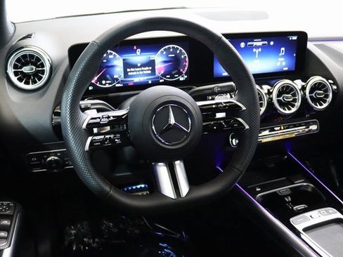 Certified 2025 Mercedes-Benz GLA 250 4MATIC image 18