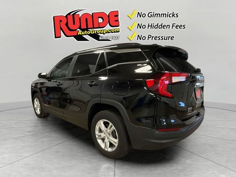 Used 2022 GMC Terrain SLE w/ Driver Convenience Package image 4