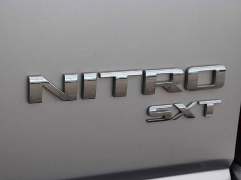 Used 2011 Dodge Nitro SXT image 13