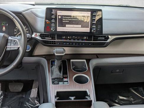 Used 2024 Toyota Sienna XLE FWD image 14