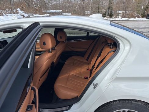 Used 2020 BMW 530i xDrive w/ Premium Package image 16