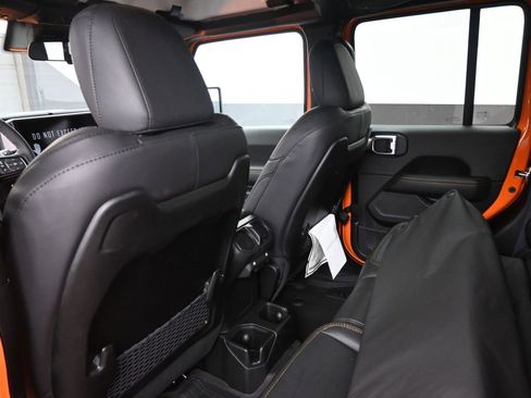 New 2025 Jeep Gladiator Sport image 16