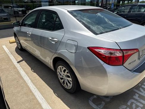 Used 2018 Toyota Corolla LE w/ Carpet Mat Package (TMS) FWD image 4