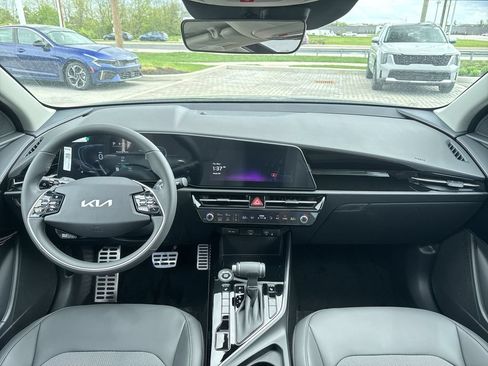 Used 2025 Kia Niro EX Touring FWD image 13